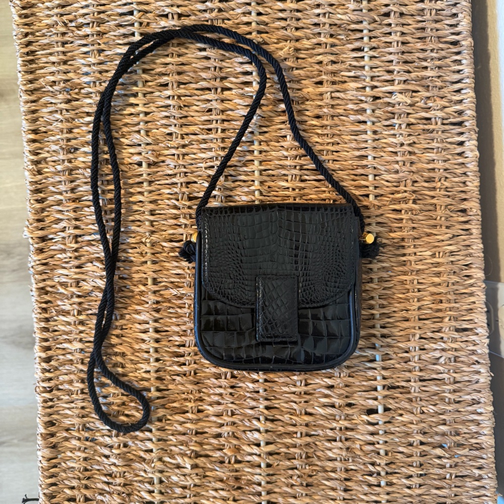 Nigst-Wien Vintage Black Crocodile Pattern Crossbody Bag with Gold Accents